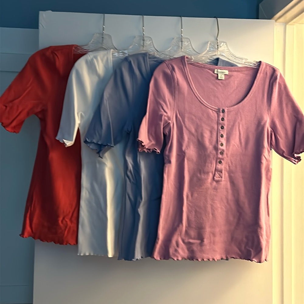 Lot of 4 new Sundance short sleeved cottonn Henley tops size medium.